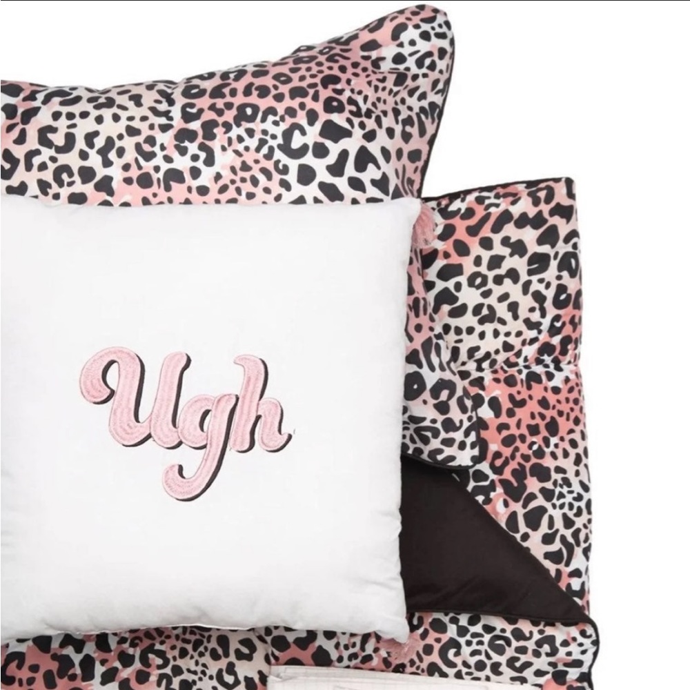 BCBG UGH 8-PIECE BED IN A BAG SET (Queen size)